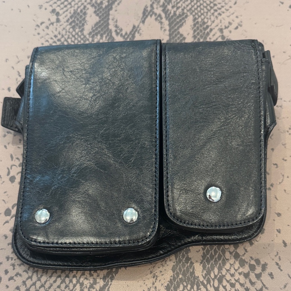 Vincenzo Leather Classic Black Leather Dual-Pocket women’s Waist Bag